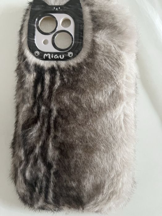 Futrzane etui do iPhone 13