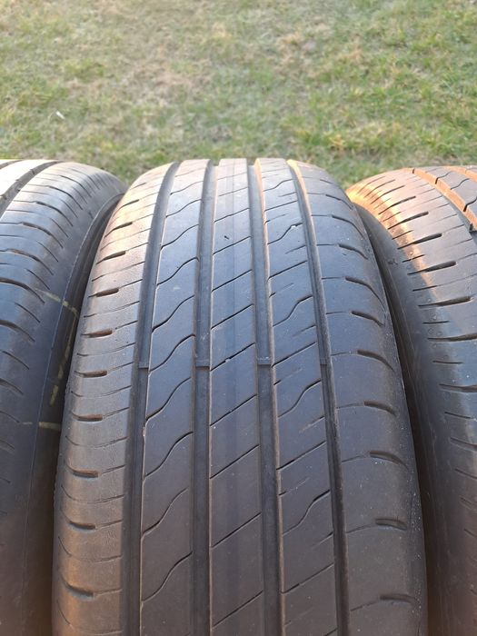 Good Year EfficientGrip2 SUV 215/60/17