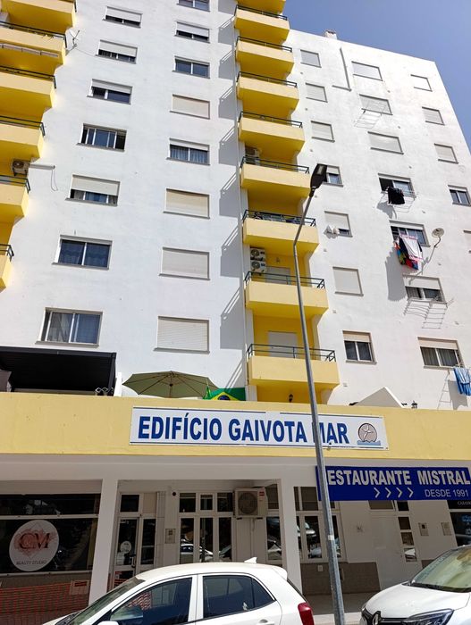 AP T1 na Praia da Rocha , Portimão parqueamento, prédio com piscina