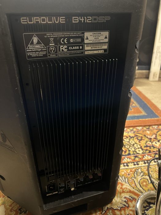 Coluna Behringer Eurolive B412DSP (avariada)