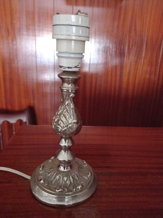 Base de candeeiro de mesa em casquinha de prata