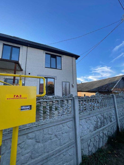 Двоповерховий таунхаус, Бучми, дуже хороша локація!