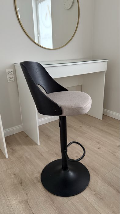 Hoker czarno - beżowy drewniane oparcie