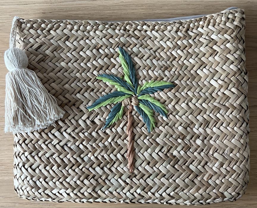 Clutch de palha El Corte Inglés.
