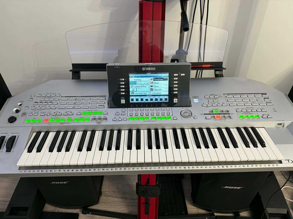 Yamaha Tyros 2 z tysiącem midów
