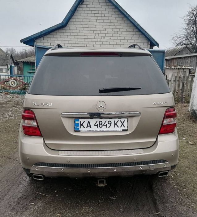 Автомобіль Mercedes-Benz ML350