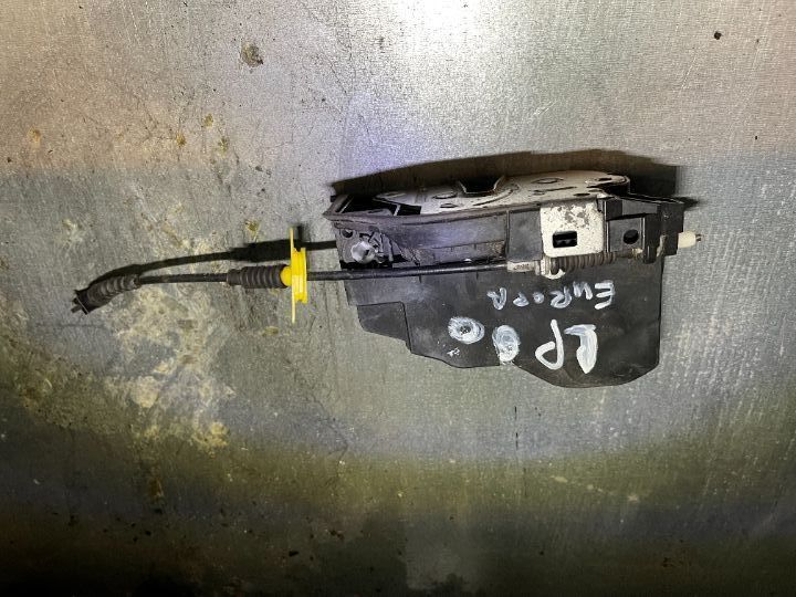 Zamek drzwi przedni lewy Bmw e60 e90