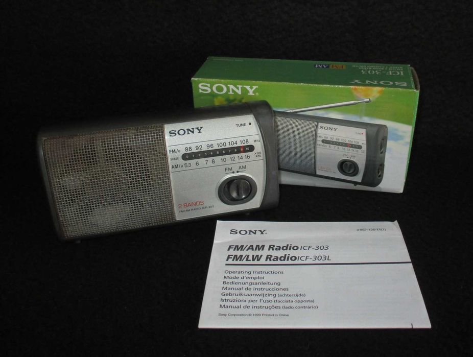 Rádio Portátil Sony ICF‑303 FM/AM Completo com Caixa e Manual