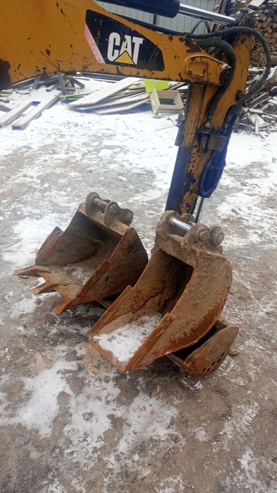 Minikoparka cat 301.6c  plus przyczepka niewiadów jako komplet