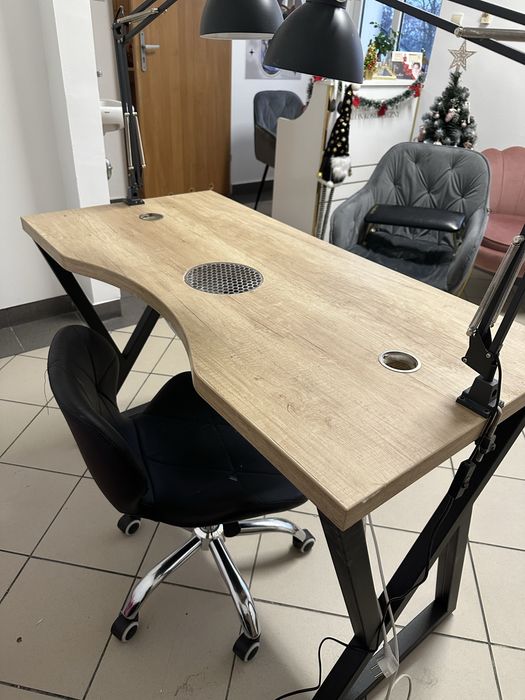 Biurko kosmetyczne z pochłaniaczem