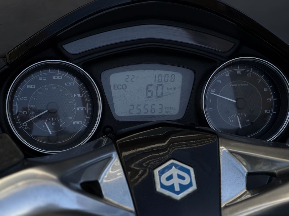 PIAGGIO X10 350 - Impecável!