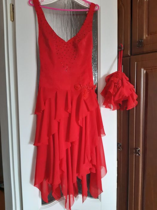 Нарядное, красное платье с сумочкой