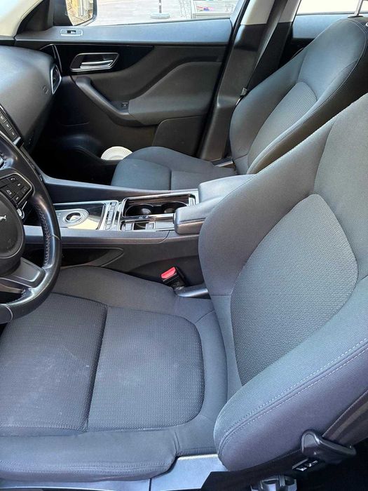Jaguar F-Pace 2.0D 180HP PURE AUTO