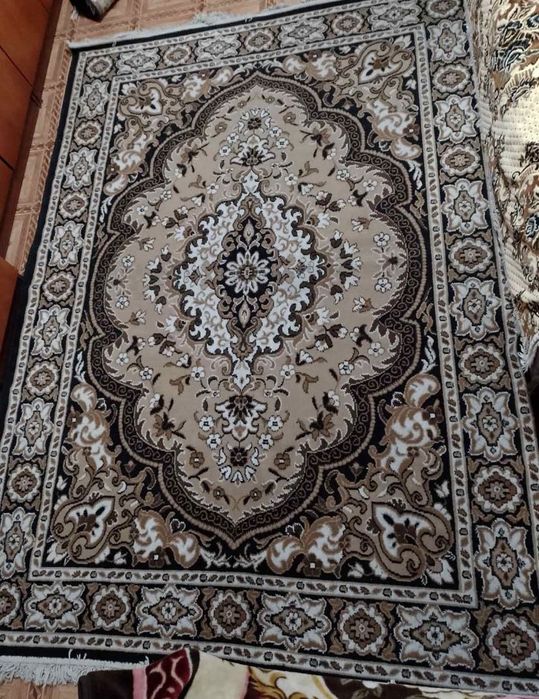 Килим , ковер овальний