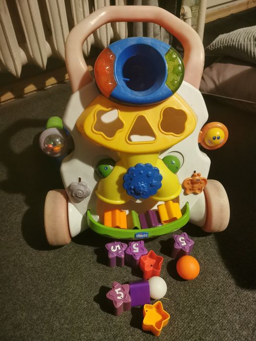 Chodzik pchacz chicco dźwięk