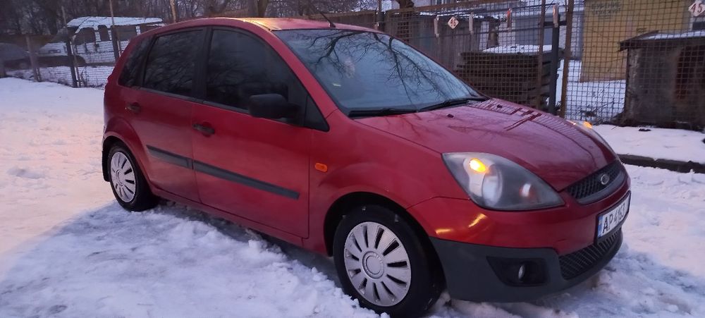 Ford Fiesta 1.4л. Автомат. Газ-бенз