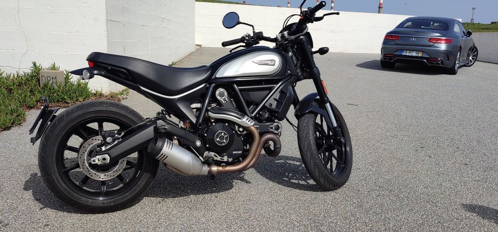 Troco mota  Ducati 800 Dark de 2022 por carro ou mota recente, clássico ou outra