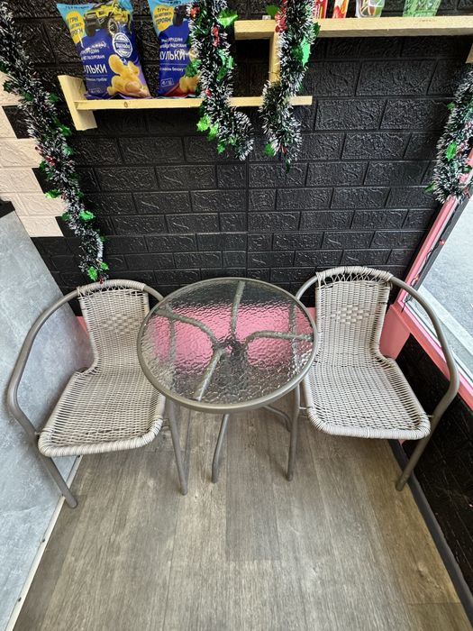 Комплект стільці і стіл