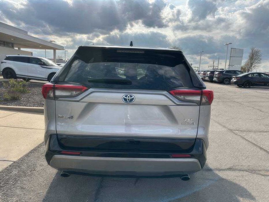 Toyota RAV4 Hybrid XSE      2021
