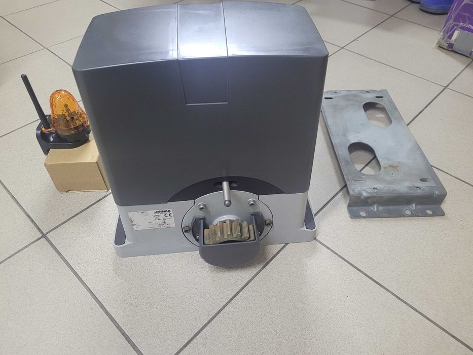 napęd do bramy przesuwnej