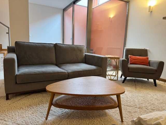 Sofá Lombok Microsuede personalizado, como novo 183W x 108D.