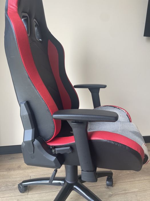 Компютерне, геймерське крісло