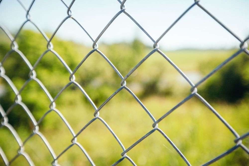 Сітка рабиця метал+ПВХ та оцинкована від виробника для огорожі