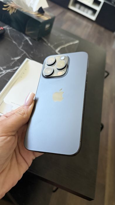 Iphone 15 pro w idealnym stanie