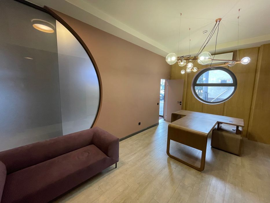 Фасадне приміщення в центрі, біля ТЦ Квартал. 1 поверх, фасад