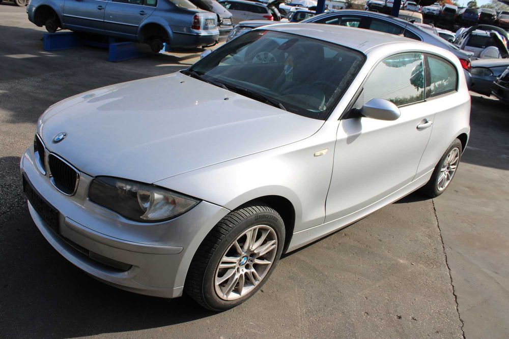BMW Seria 1 E81 116i Maska Drzwi Klapa 354
