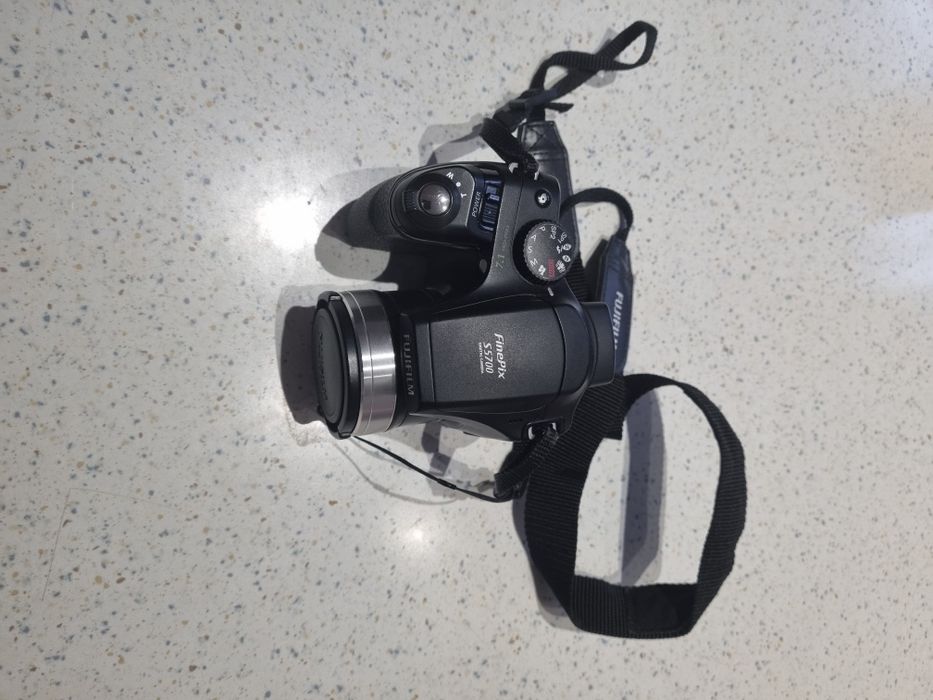 Apart Cyfrowy Fuji  FinePix S500 komplet.