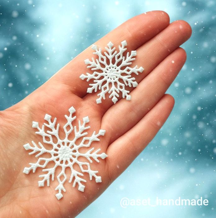 Зимний, новогодний декор, ёлки, снежинки, звезды, Санта, гном, лошадь