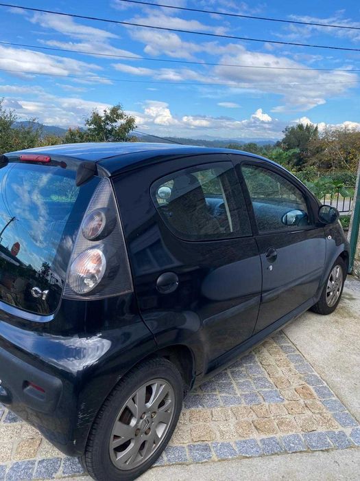 Carro fiável econômico ótimo