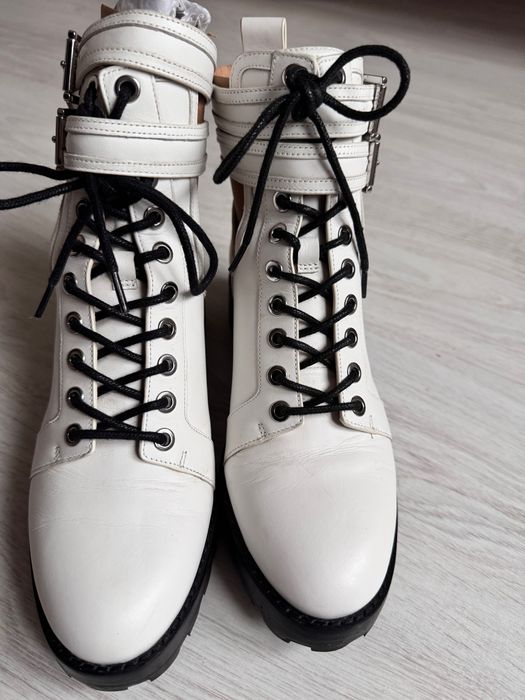 MICHAEL KORS
Ботинки/Черевики Michael Kors Benson Boots - White