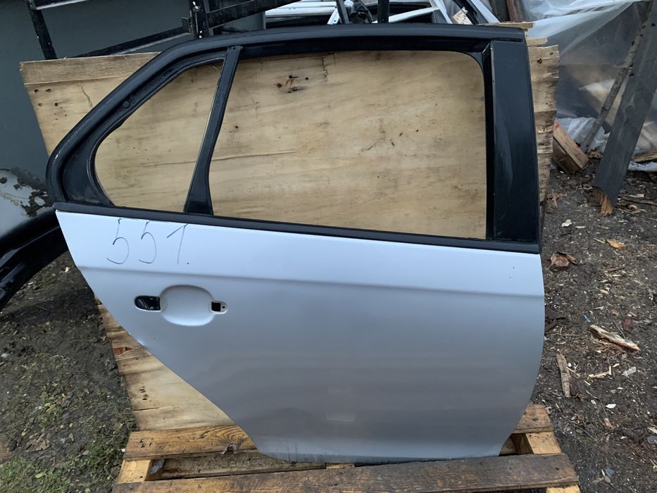 Дверь задняя правая VW jetta 2008