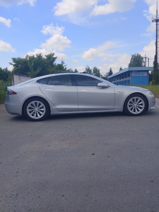 Tesla model S 90D Intel