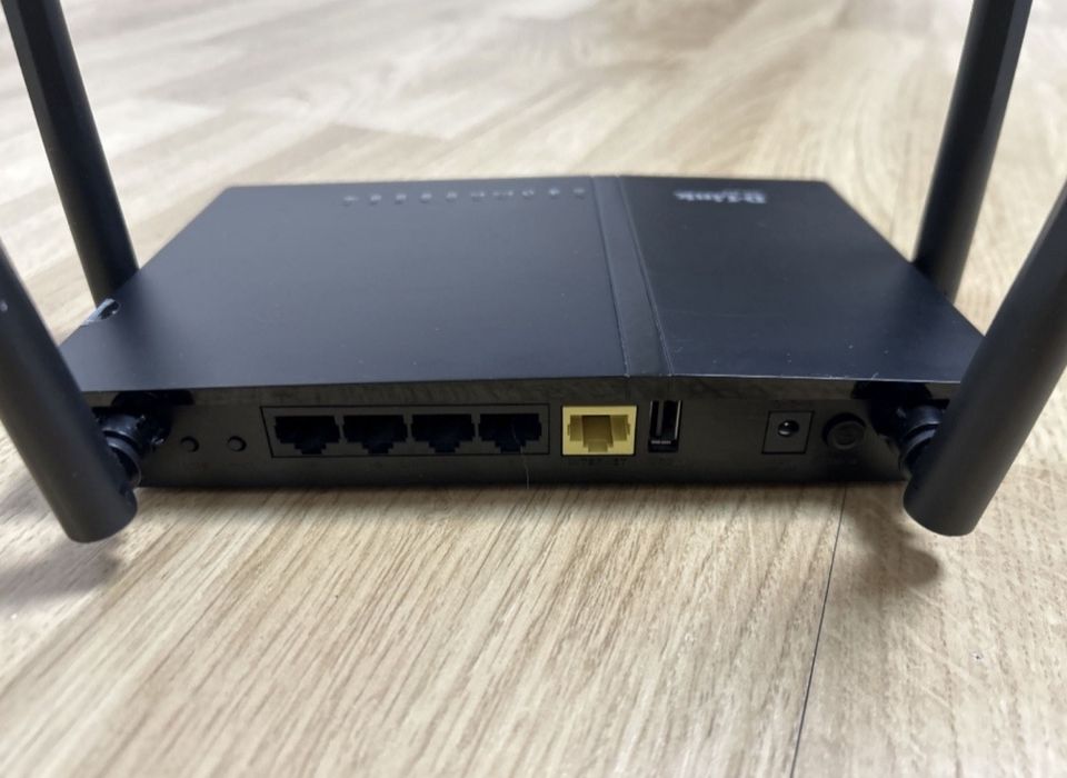 Роутер Wi-fi D-link 825