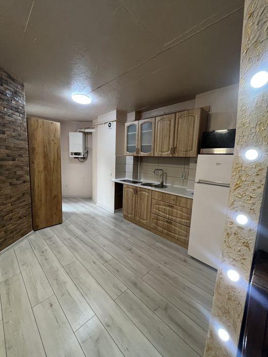 здам 1 кім кв ,кухня студіо ,власник