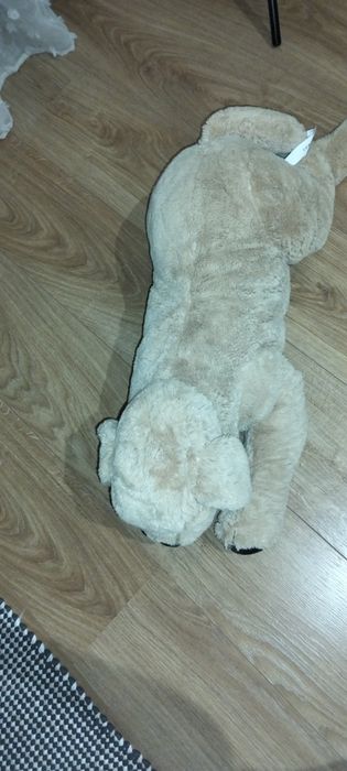 Cão de peluche praticamente novo