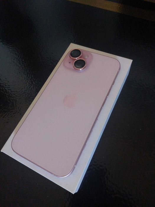 iPhone 15 pink 128 GB