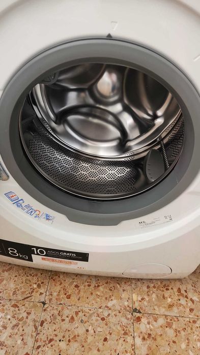 Maquina de Lavar roupa AEG 8Kg em Branco