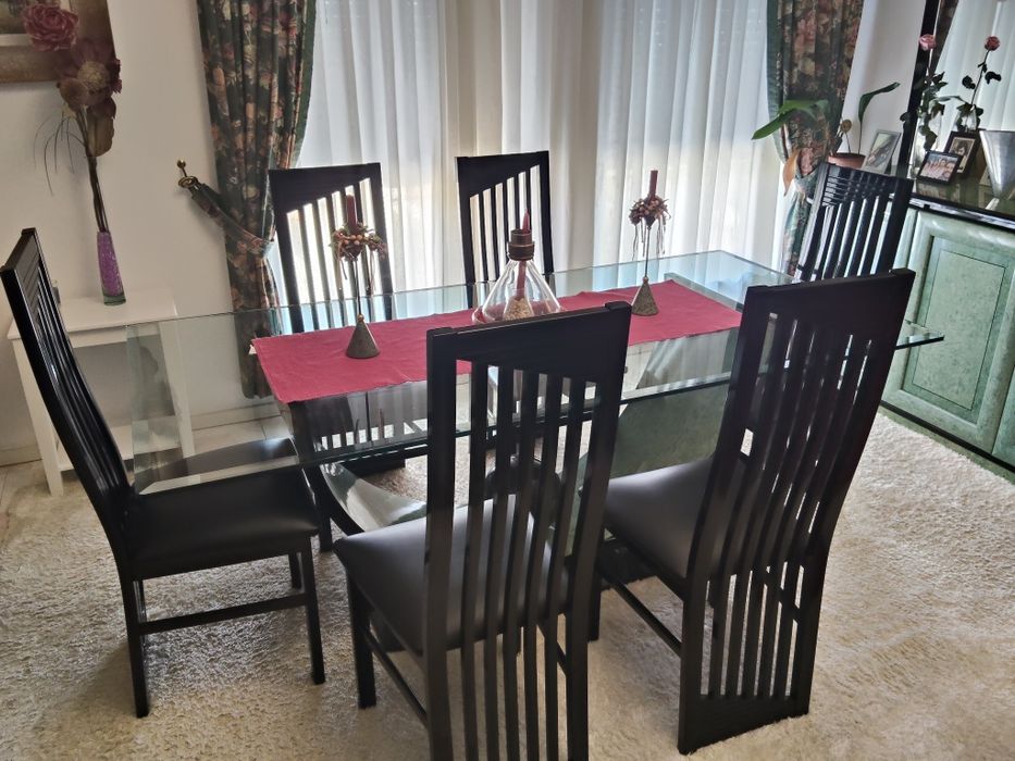 Mesa de sala em vidro com 6 cadeiras
