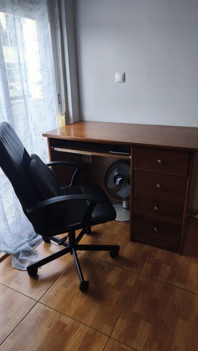 Secretária de computador em madeira + cadeira de escritório