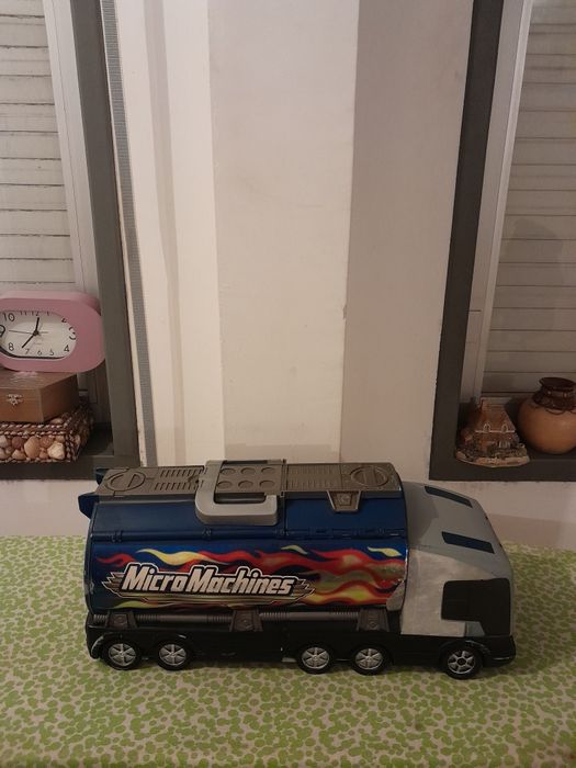 Vendo Camião de Brincar para Criança muito bonito em bom estado