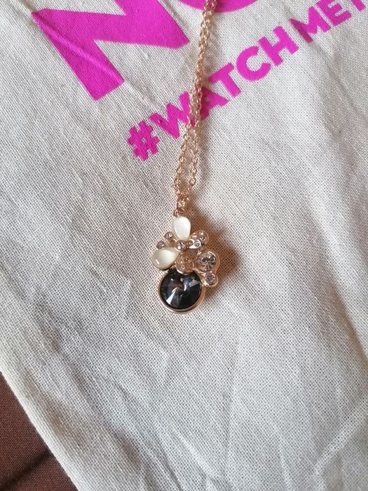 Colar + brincos iguais (inclui caixa)