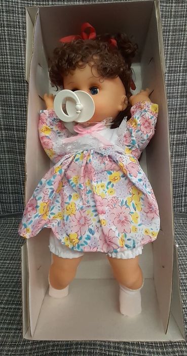 Boneca nova em caixa
