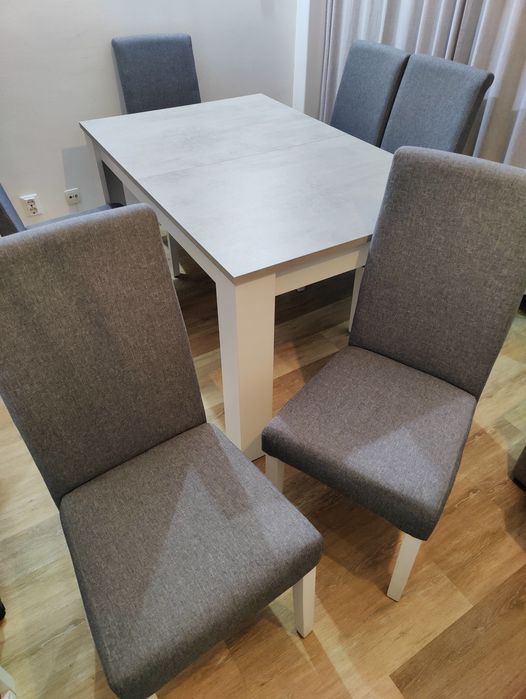 Mesa de jantar  extensível + 8 cadeiras
