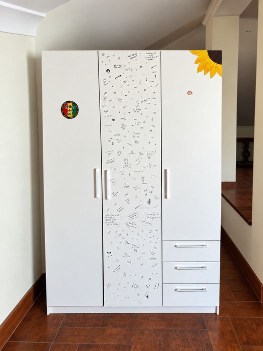 Roupeiro Branco com Portas, Gavetas e Prateleiras