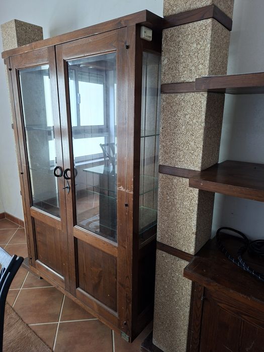 Sala de jantar com pedras em granito