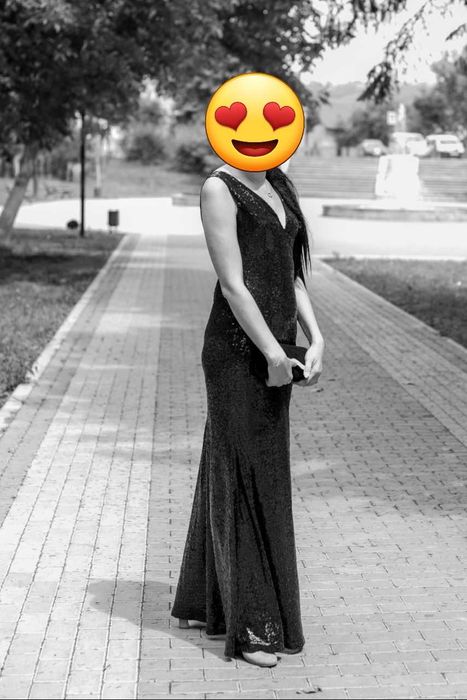 Вечірня сукня з паєтками